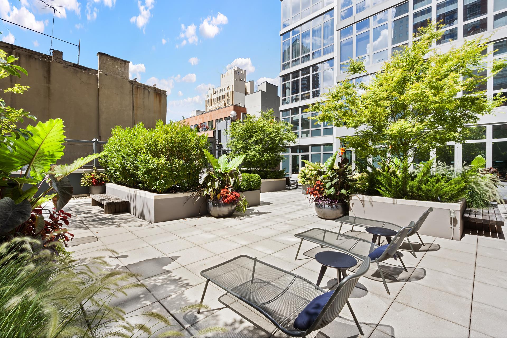 310 W 52ND Street 40CC