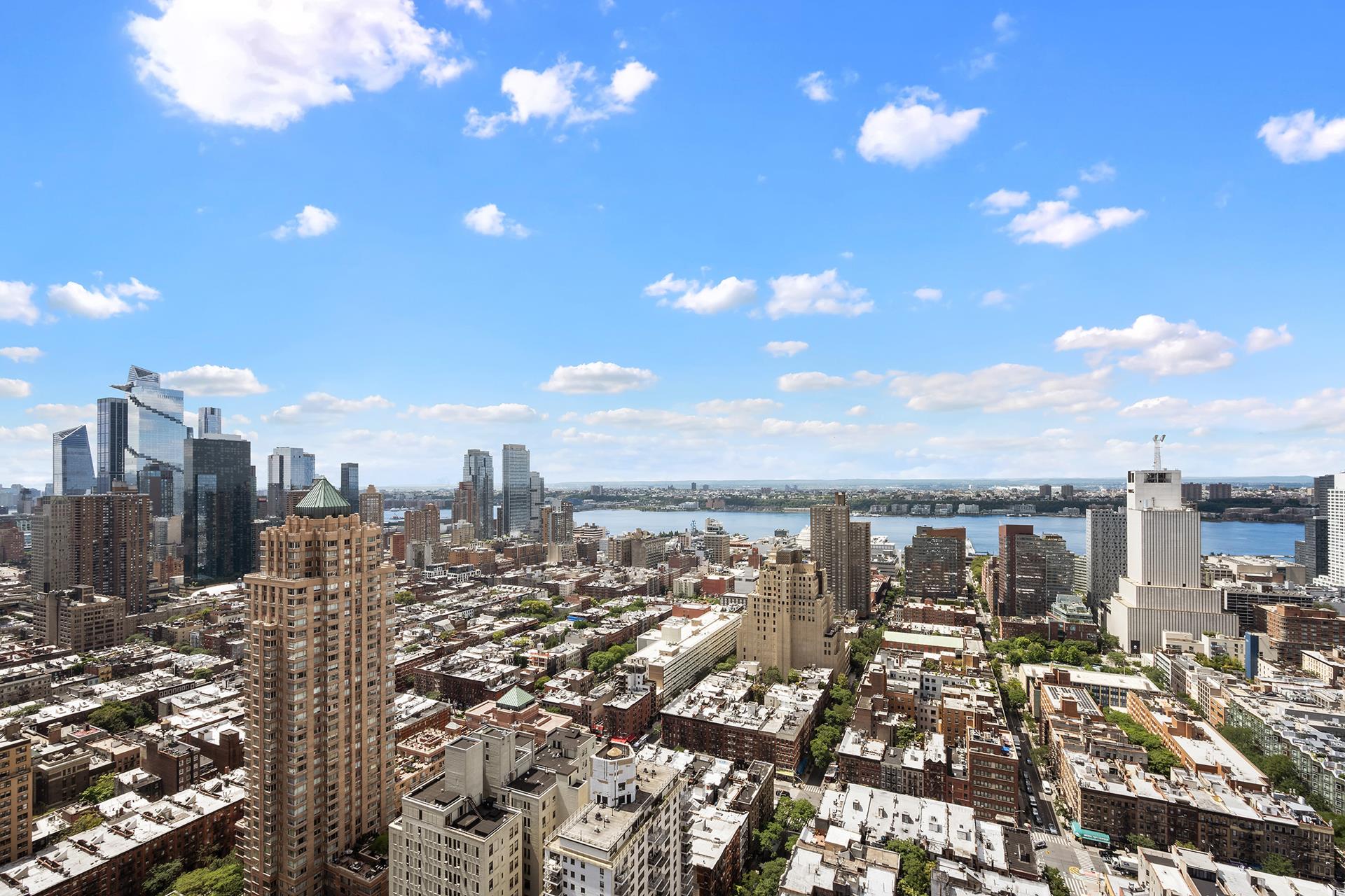 310 W 52ND Street 40CC
