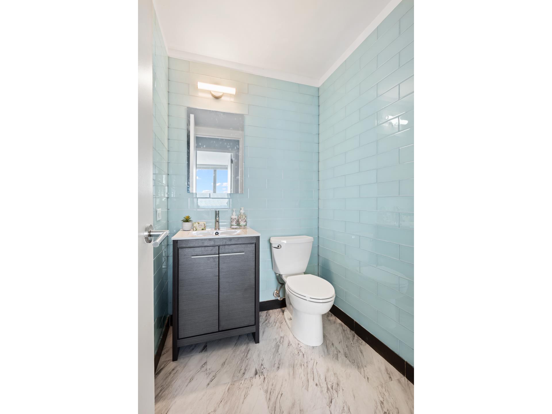 310 W 52ND Street 40CC