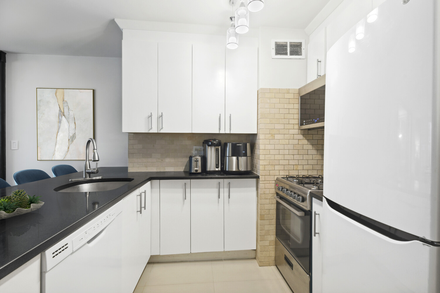 322 W 57TH Street 18J1