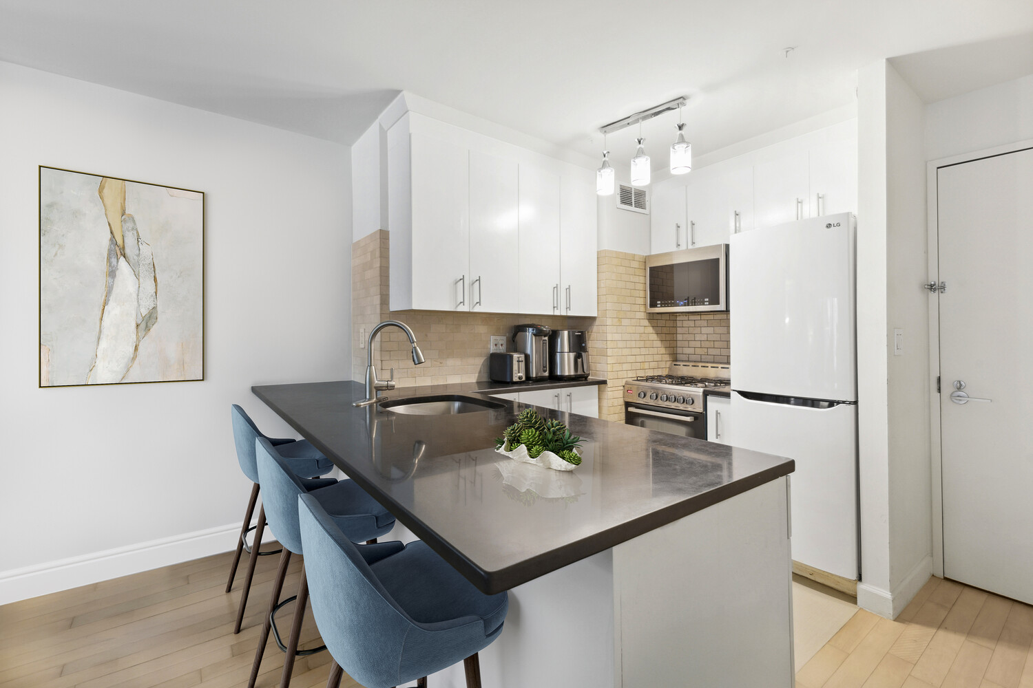 322 W 57TH Street 18J1