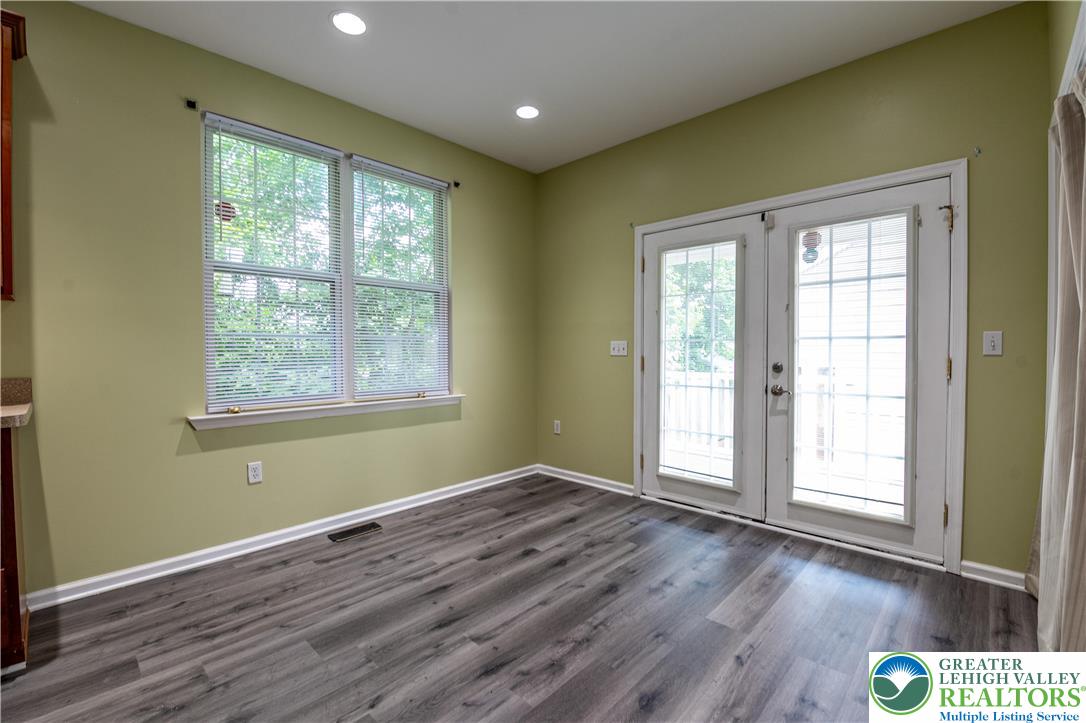 337 East Kleinhans Street