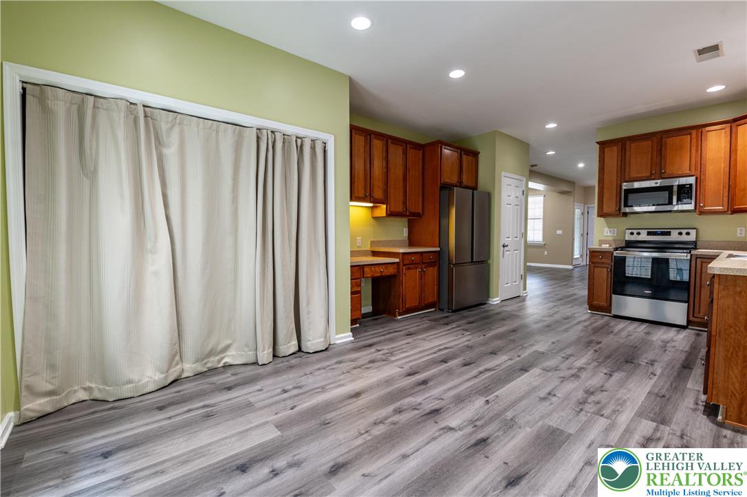 337 East Kleinhans Street