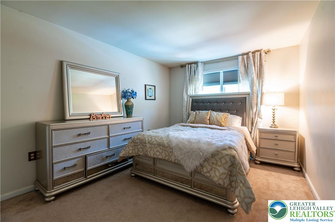 6 Westridge Court