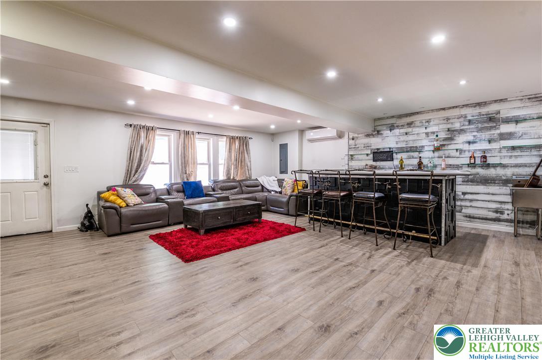 1555 Longleaf Drive