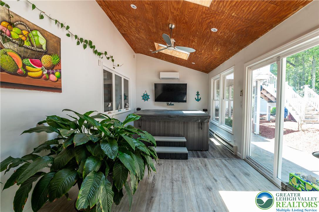 1555 Longleaf Drive