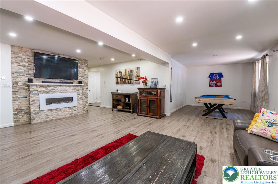 1555 Longleaf Drive