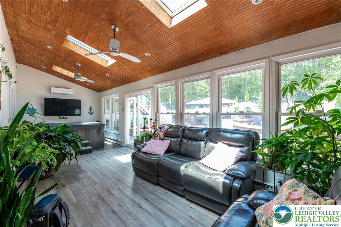 1555 Longleaf Drive