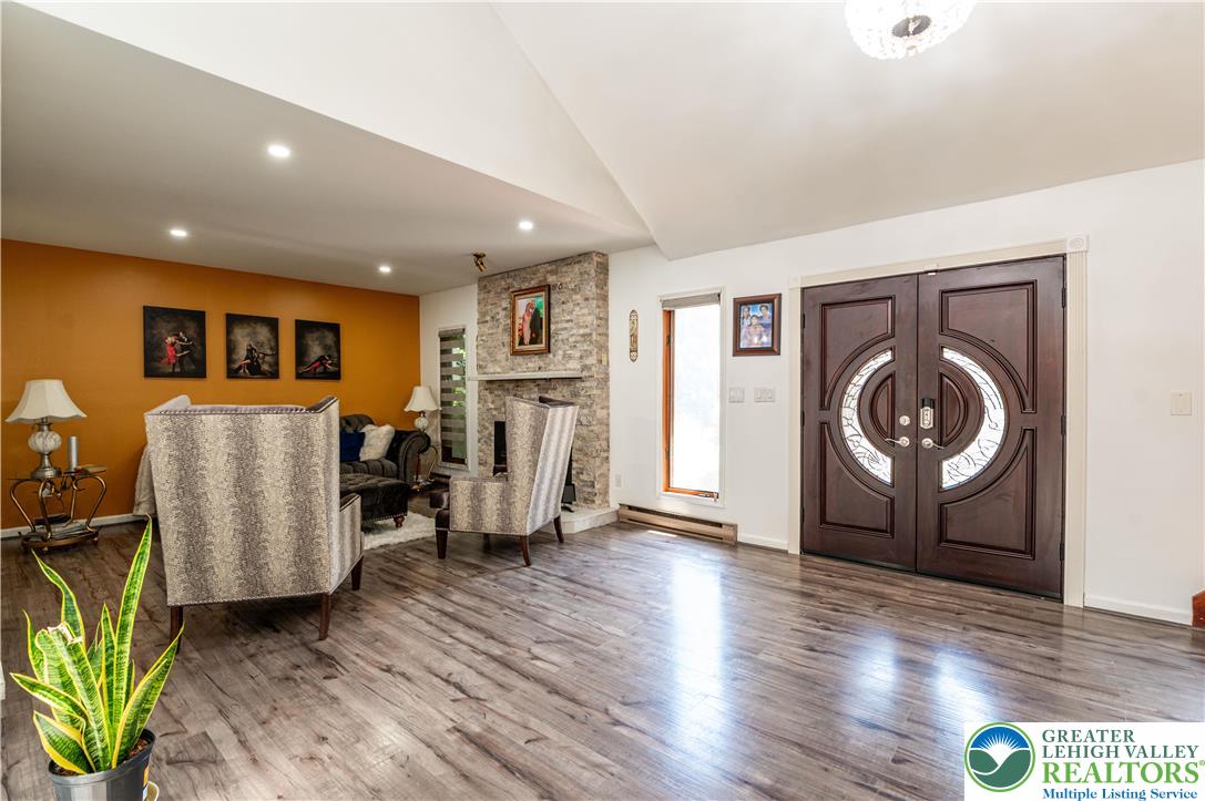 1555 Longleaf Drive