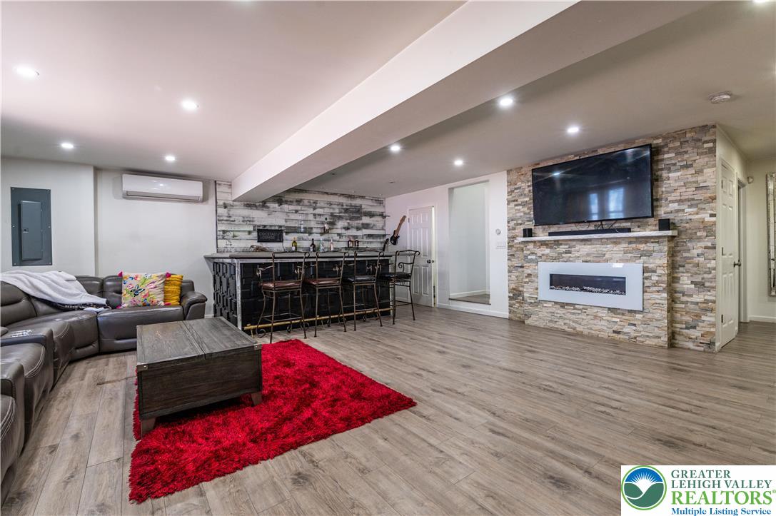 1555 Longleaf Drive