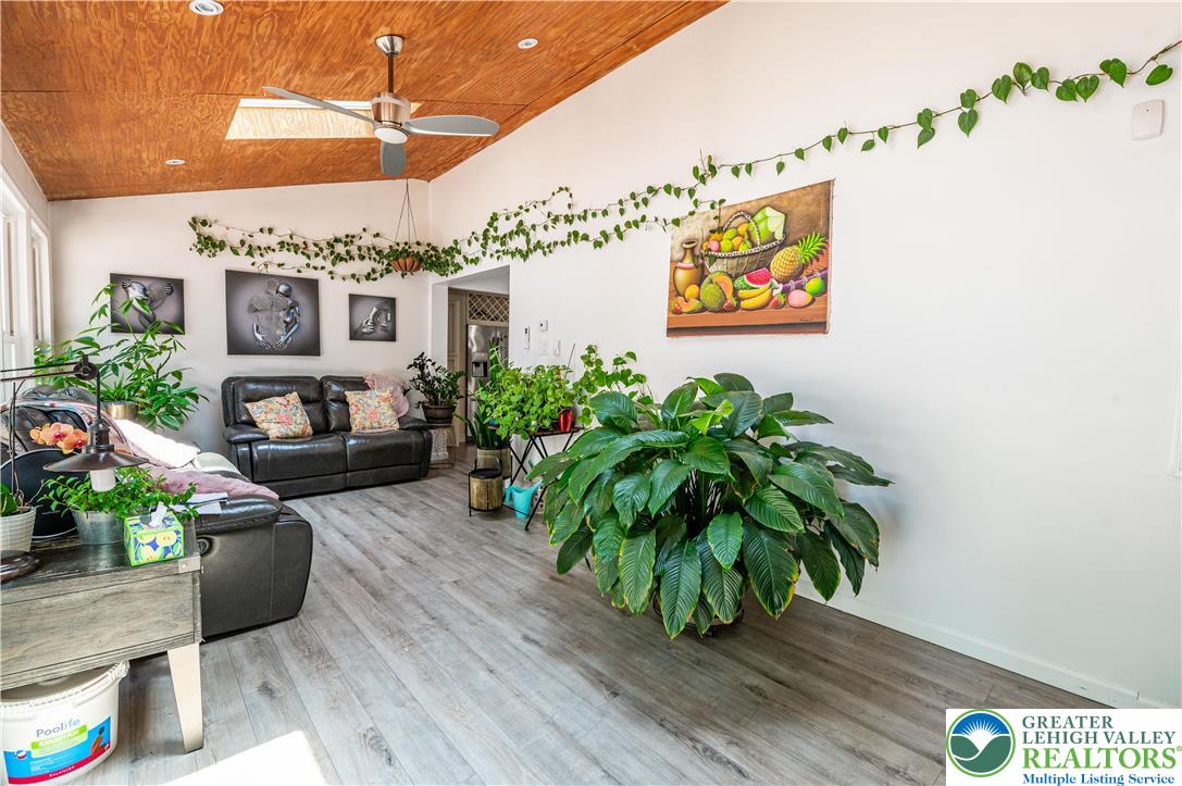 1555 Longleaf Drive