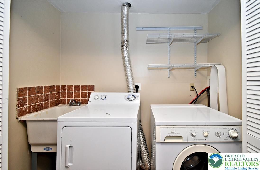 375 South Oak Street