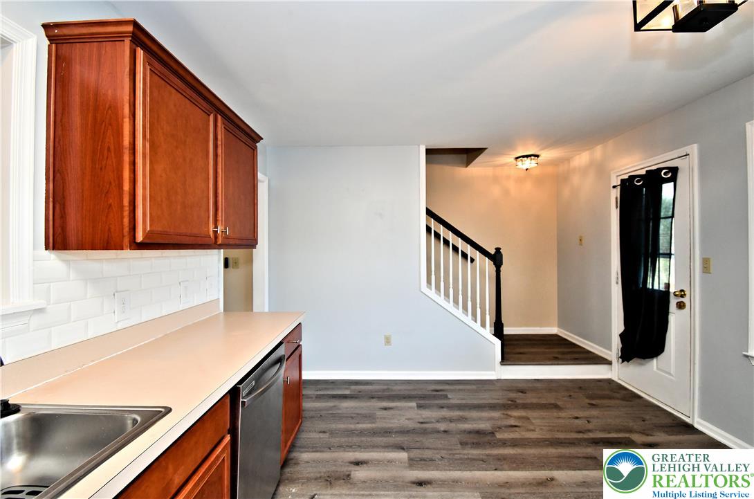 375 South Oak Street