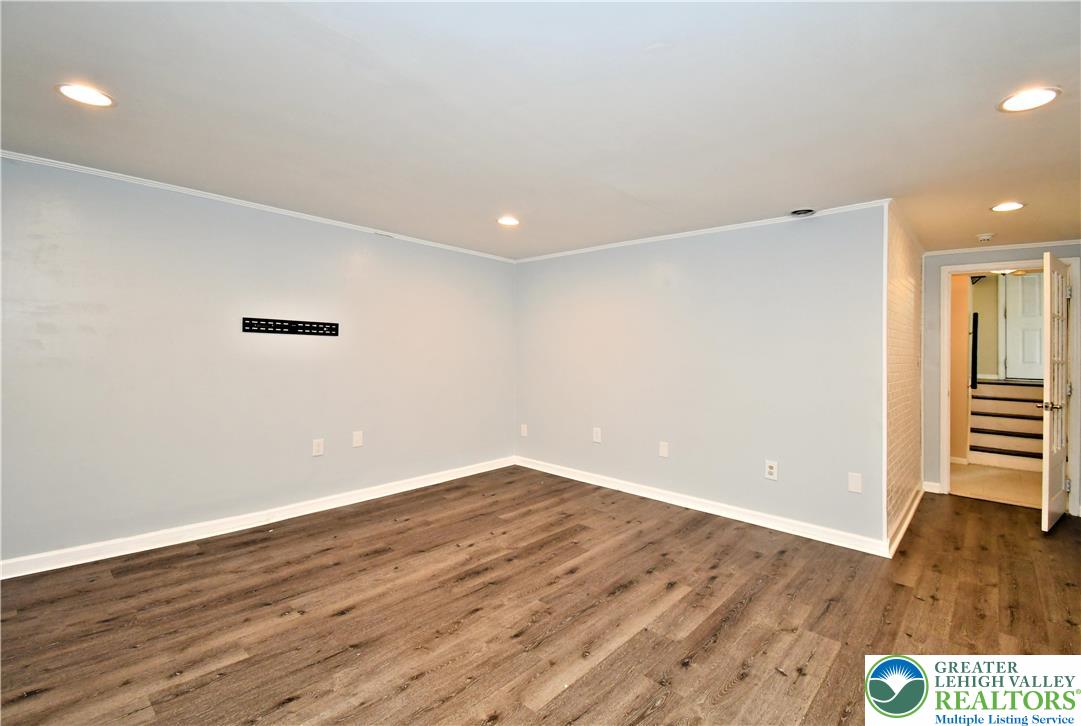 375 South Oak Street