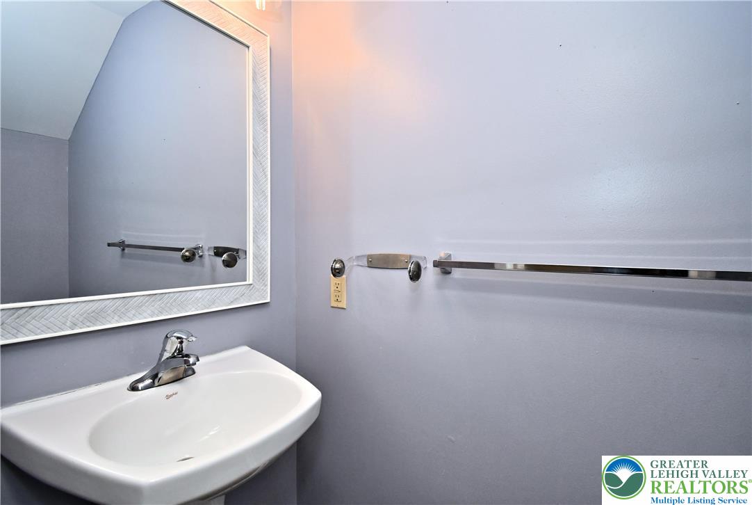 375 South Oak Street