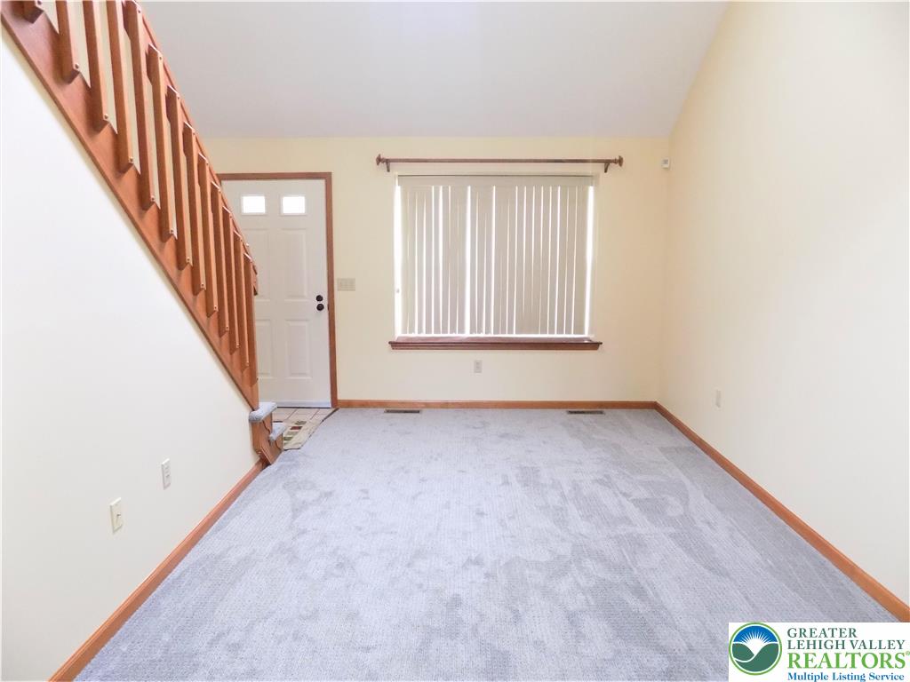2733 Victoria Lane