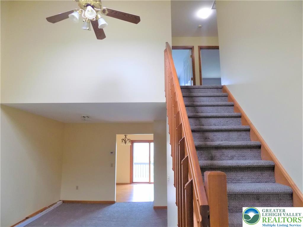 2733 Victoria Lane