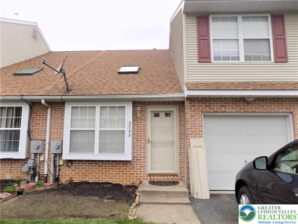 2733 Victoria Lane
