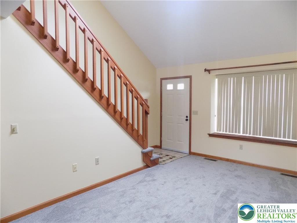 2733 Victoria Lane