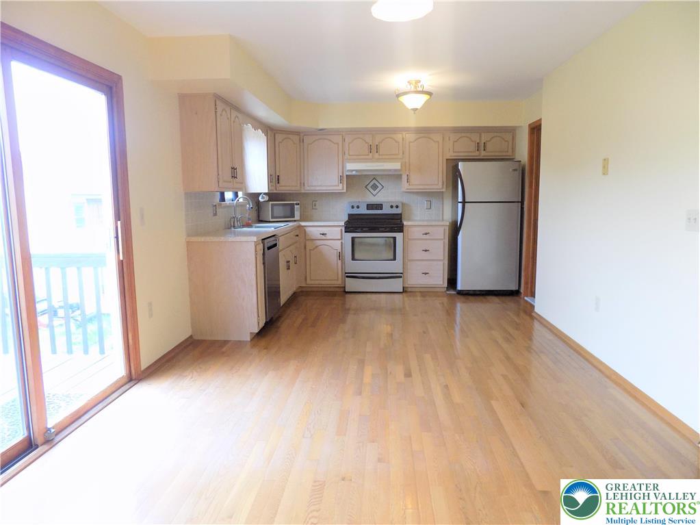 2733 Victoria Lane