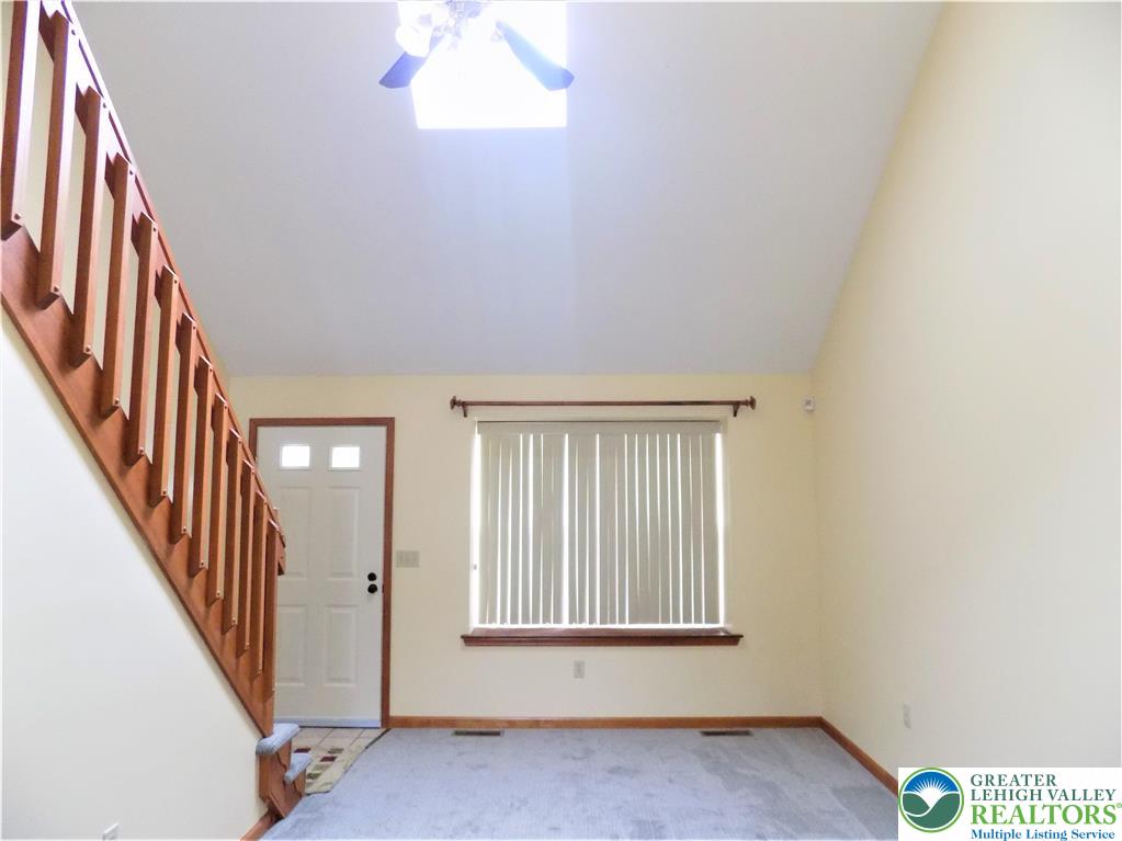 2733 Victoria Lane