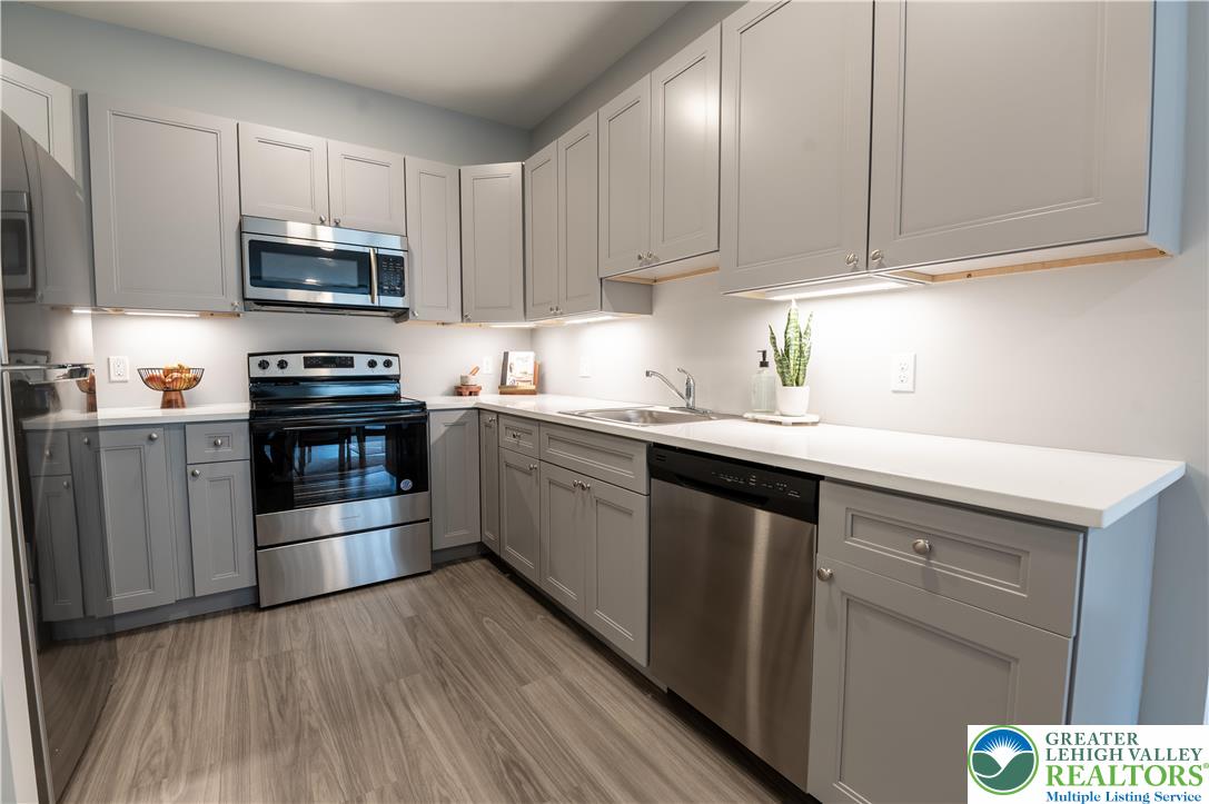 948 North Front Street B-6