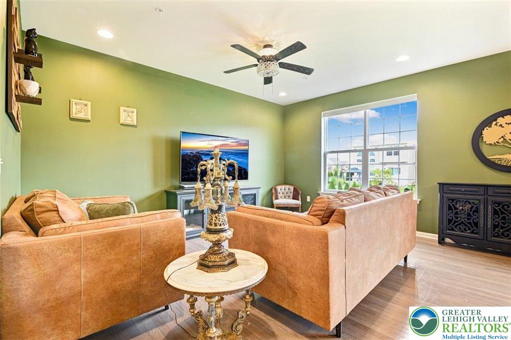 4492 Cottonwood Drive