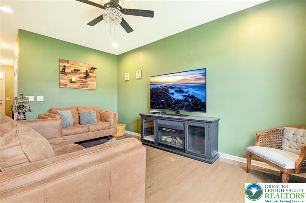 4492 Cottonwood Drive