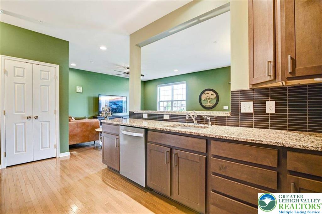 4492 Cottonwood Drive