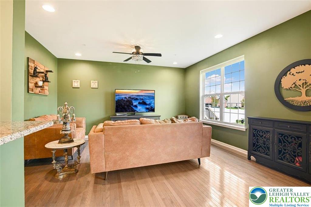 4492 Cottonwood Drive