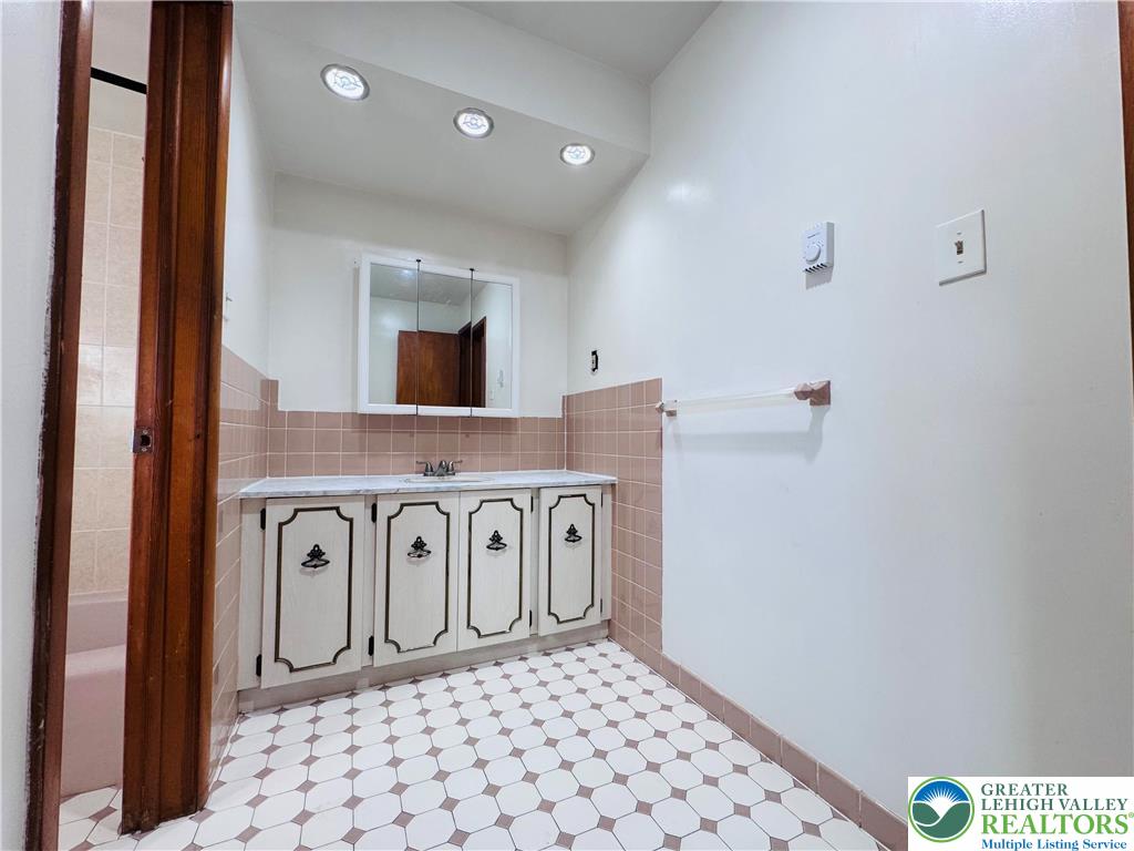 944 East Federal Street