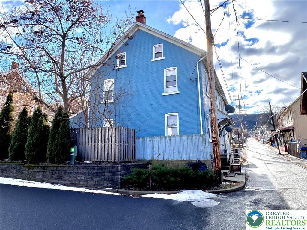 527 Bradley Street