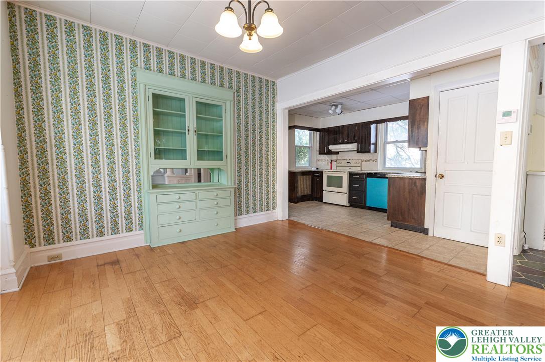 2020 Whitehall Avenue