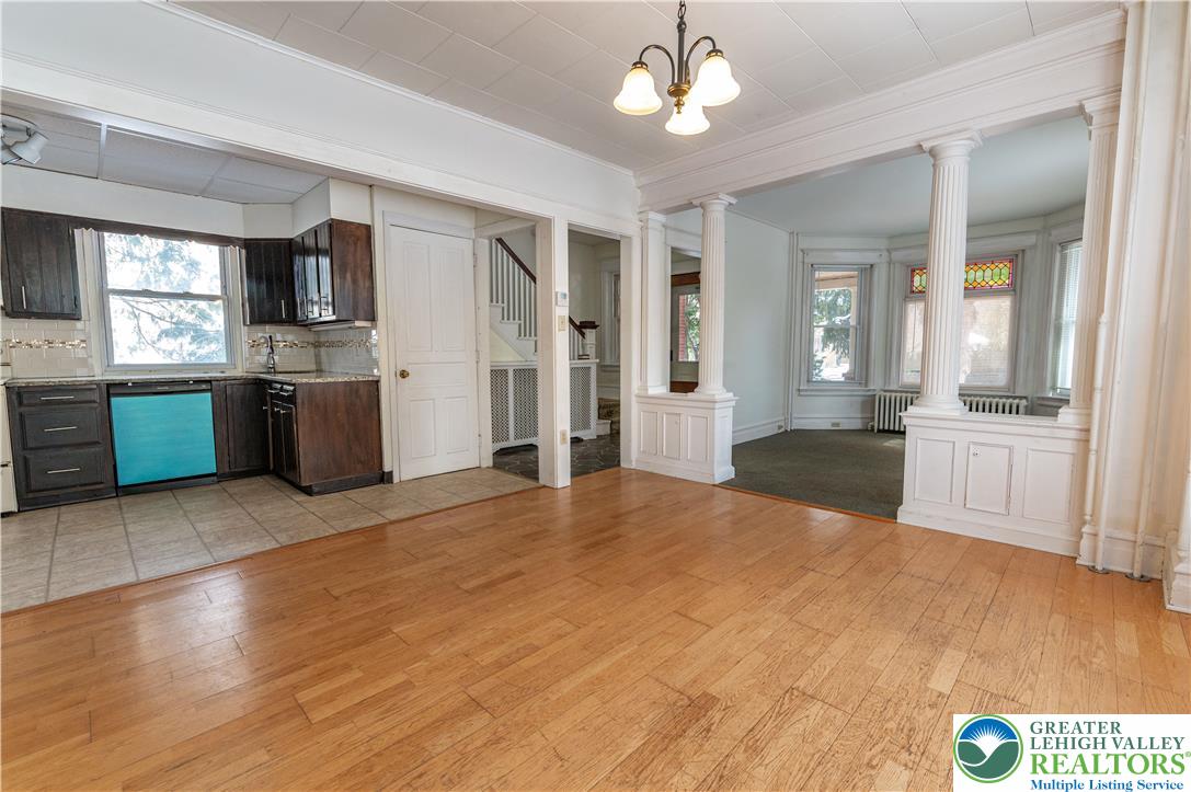 2020 Whitehall Avenue