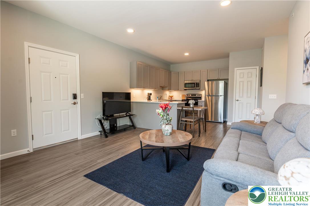 948 North Front Street C-1