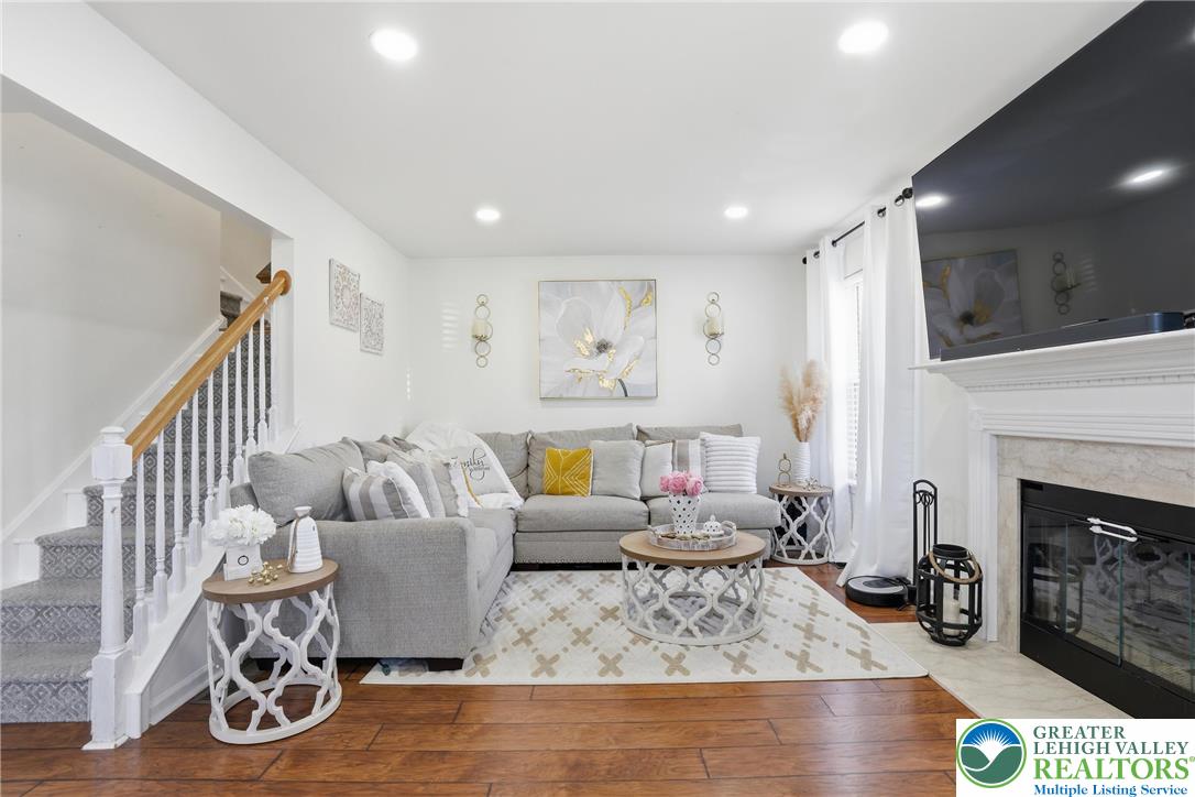 955 Ramblewood Lane
