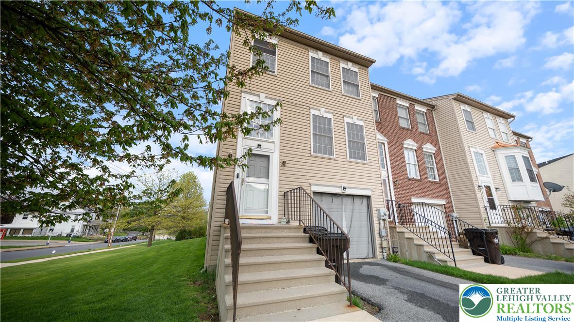 98 North Oak Street