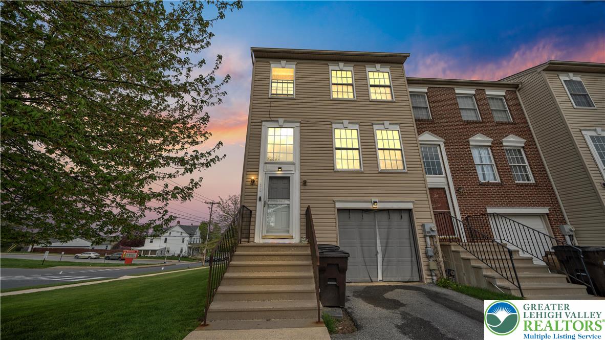 98 North Oak Street