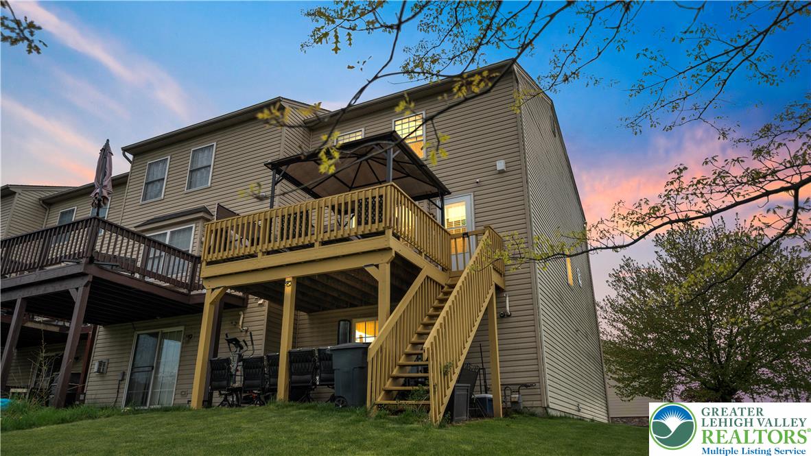 98 North Oak Street