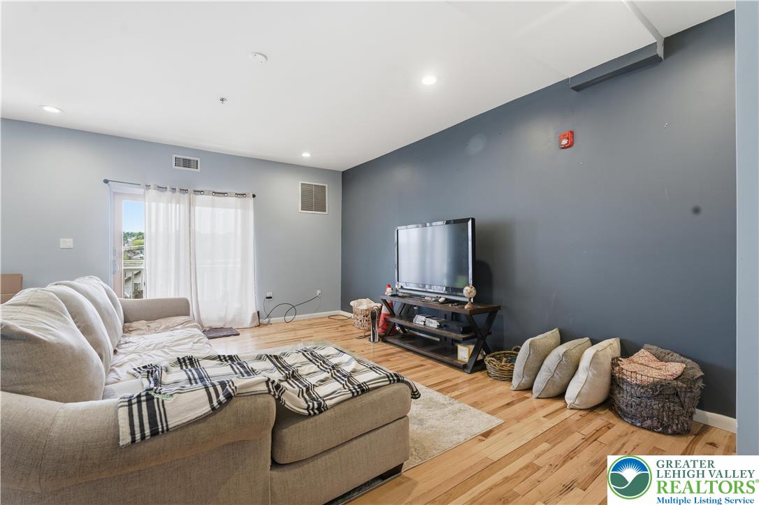 623 Walnut Avenue A2