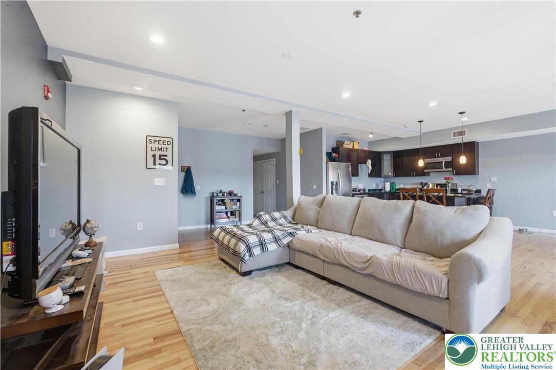 623 Walnut Avenue A2