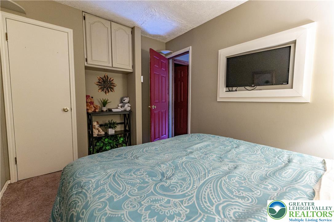 1328 Winding Way