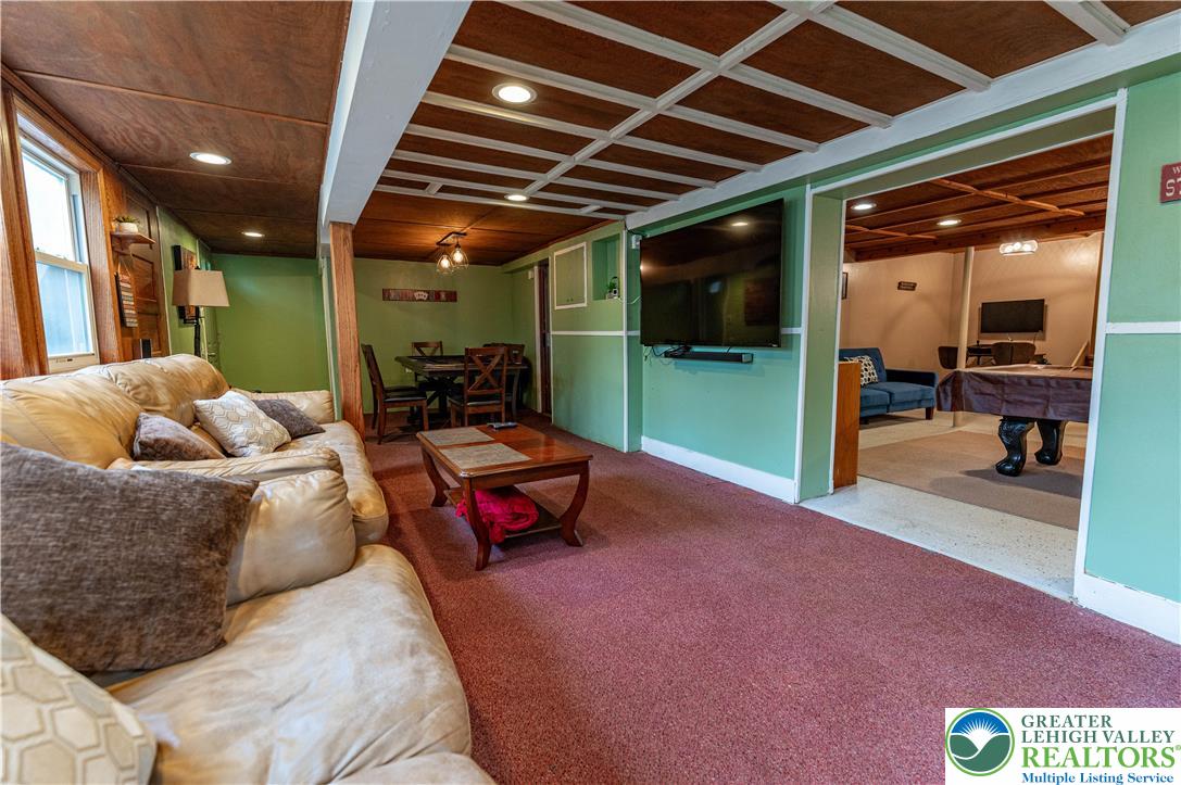 1328 Winding Way