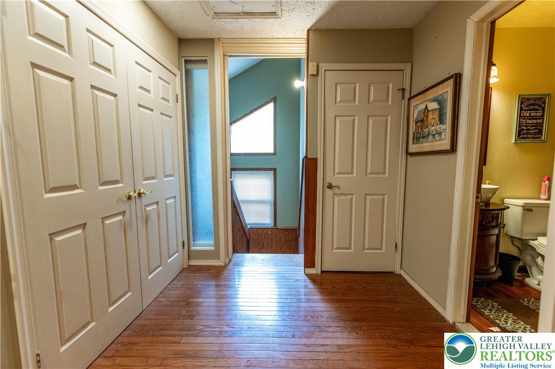 1328 Winding Way