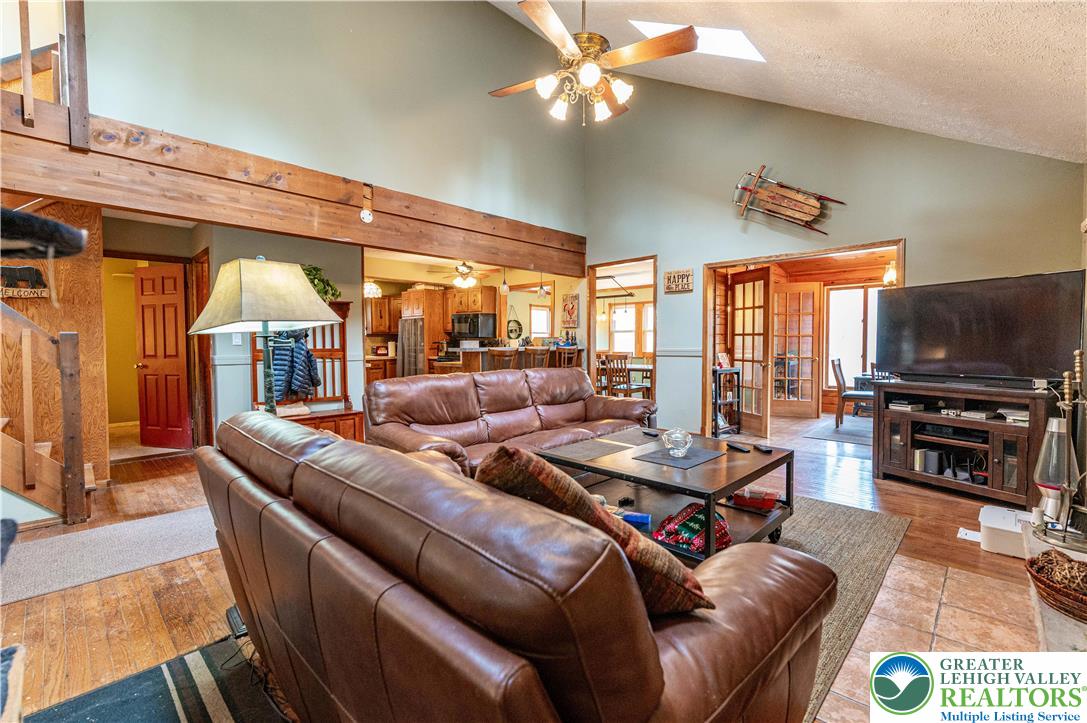 1328 Winding Way