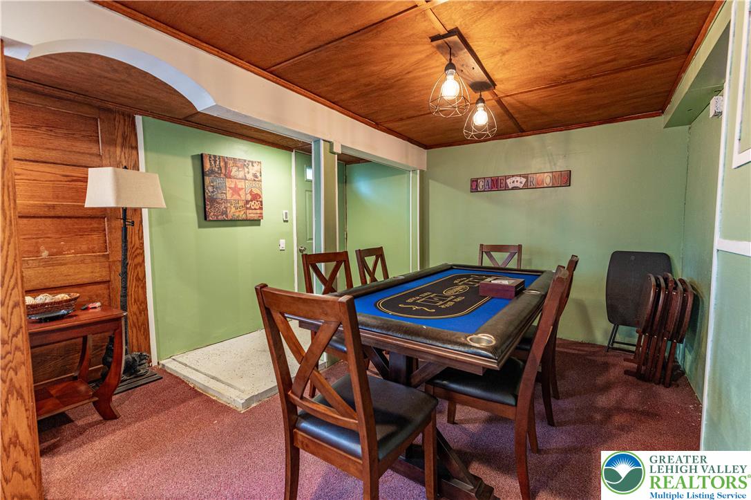 1328 Winding Way