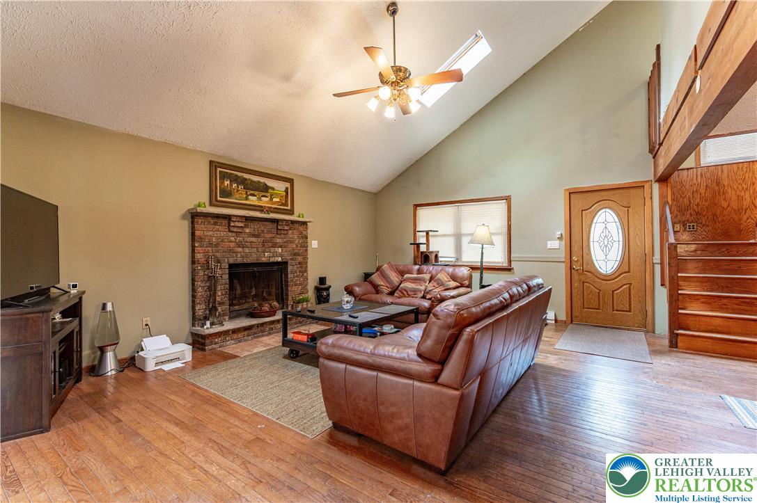 1328 Winding Way