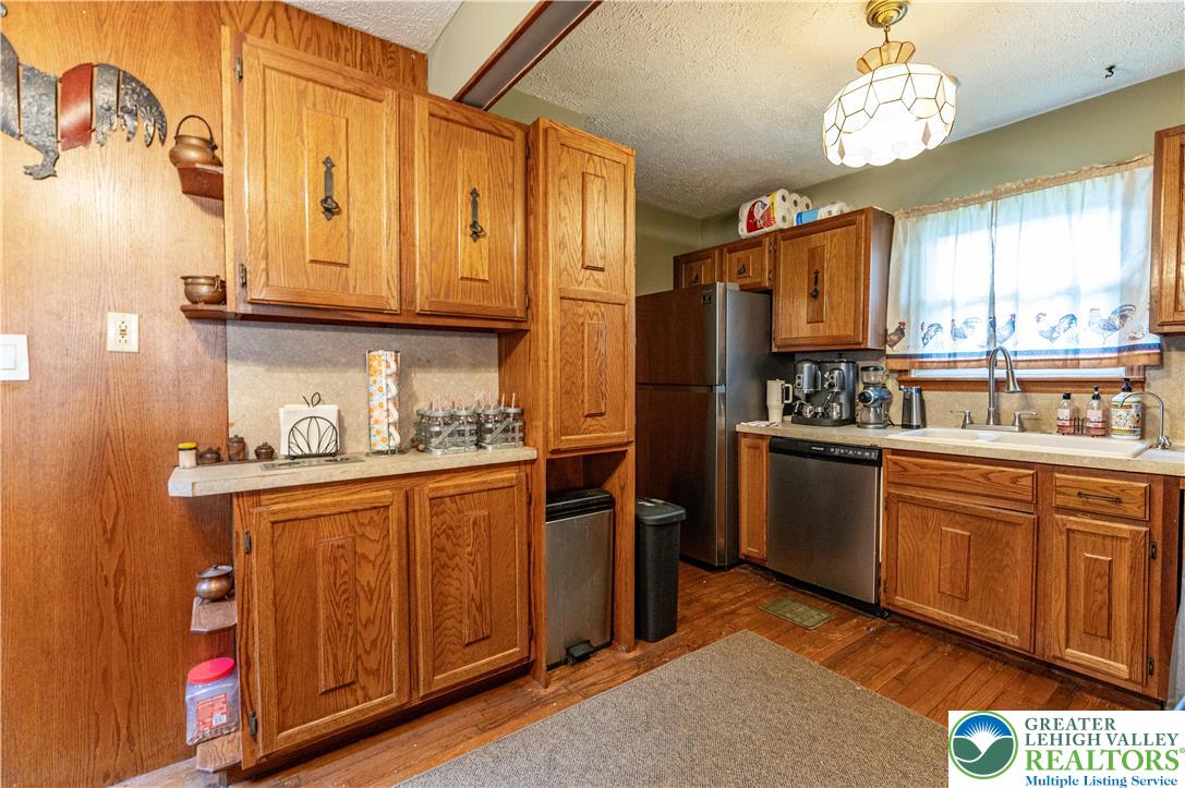 1328 Winding Way