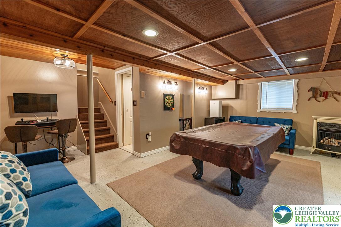 1328 Winding Way