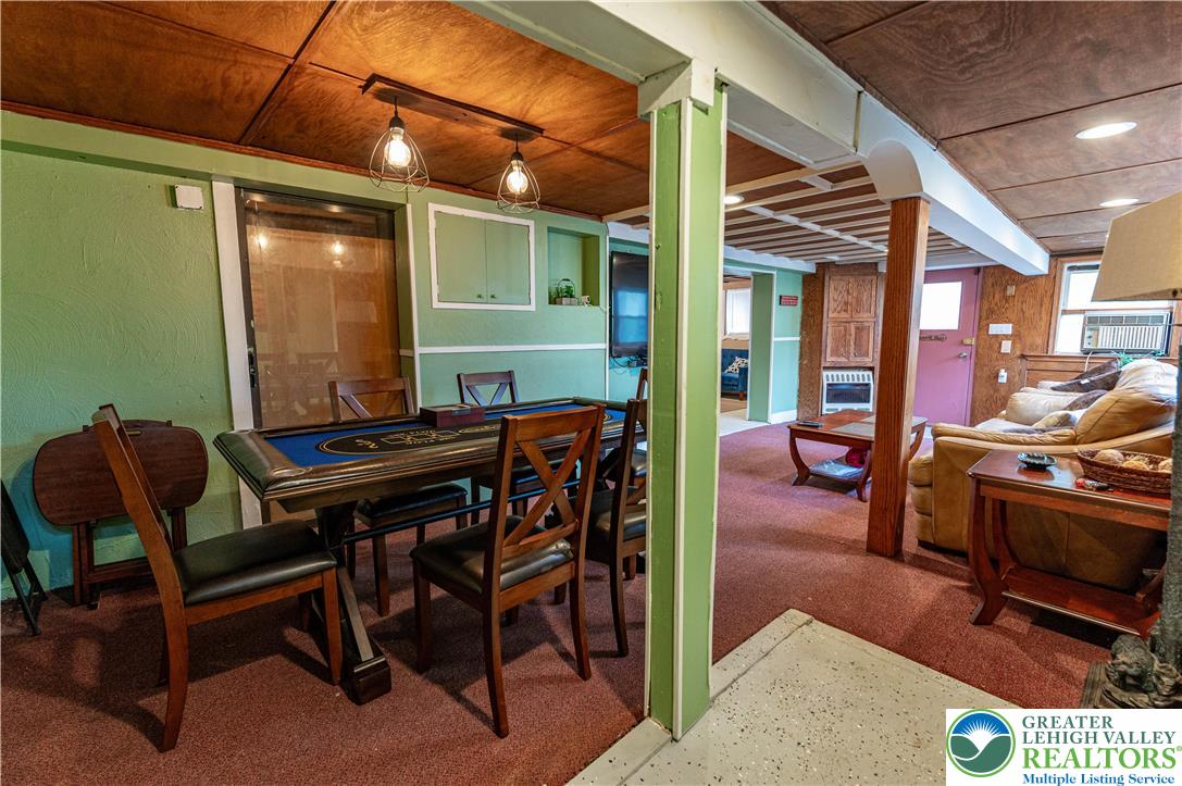 1328 Winding Way